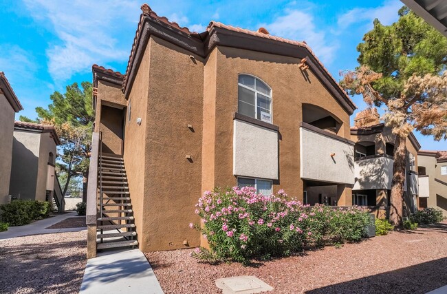 Building Photo - Amazing Remodeled Condo in guard gated Sed...