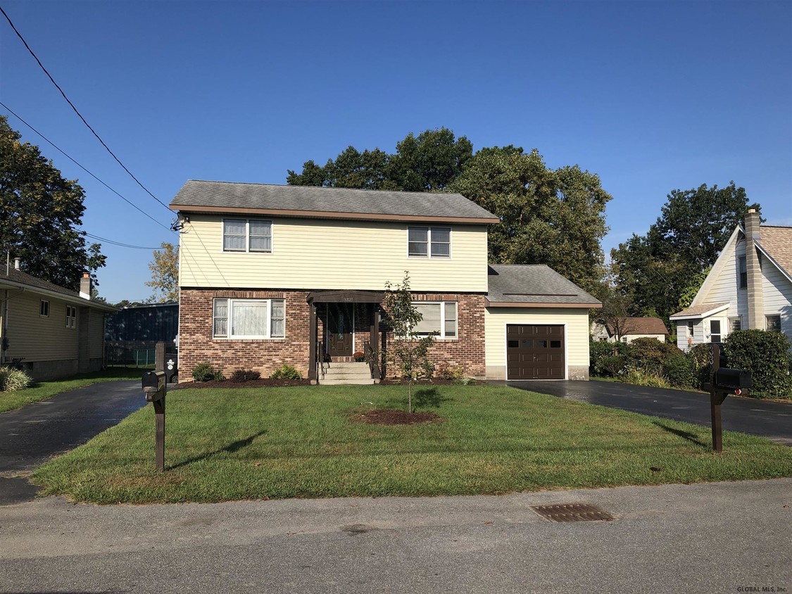 3325 Frank St, Rotterdam, NY 12306 Townhome Rentals in Rotterdam NY