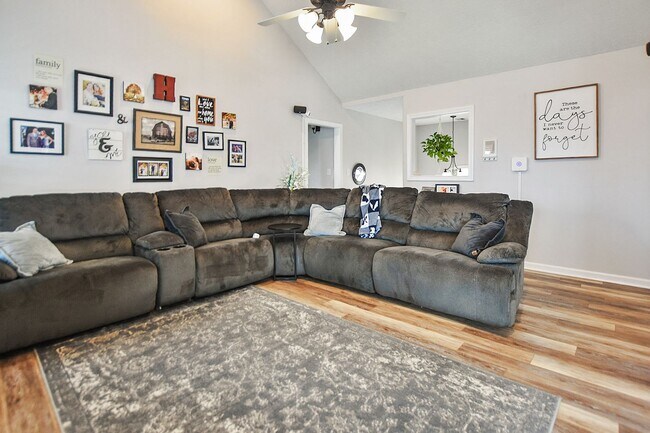 Foto del edificio - Dog Friendly Four Bedroom!