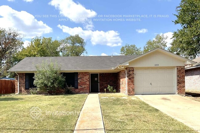 Building Photo - 203 Briar Creek Dr