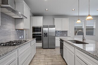 Building Photo - 300 Delta Crst