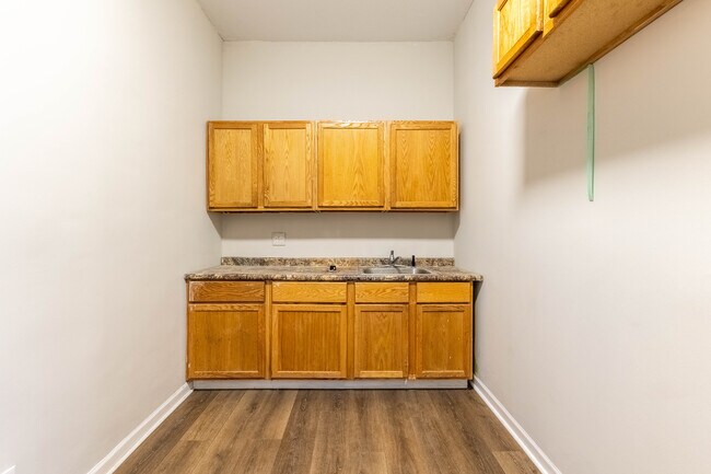 Foto del edificio - 2300 S Blue Island Ave