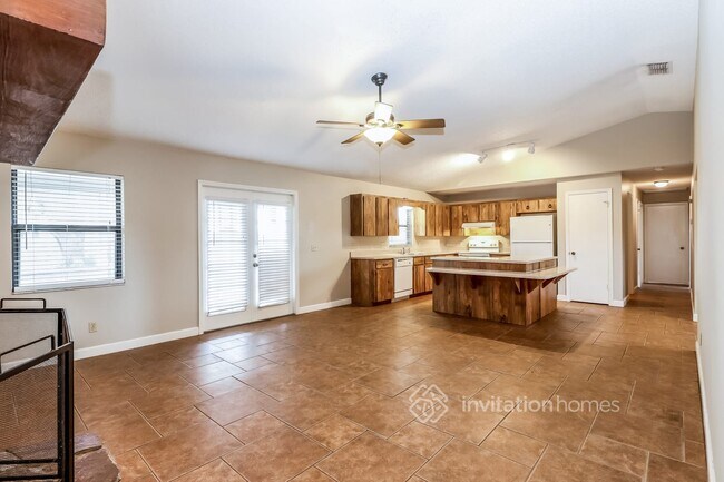 Building Photo - 2301 Beechwood Ct