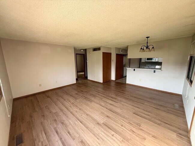 Foto del edificio - 7608 Vinewood Ct