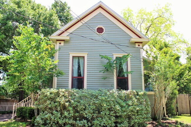 Building Photo - 303 College