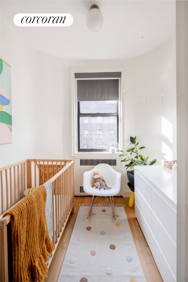 Foto del edificio - 221 E 18th St