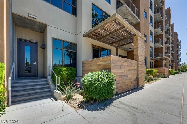 Building Photo - 353 E Bonneville Ave