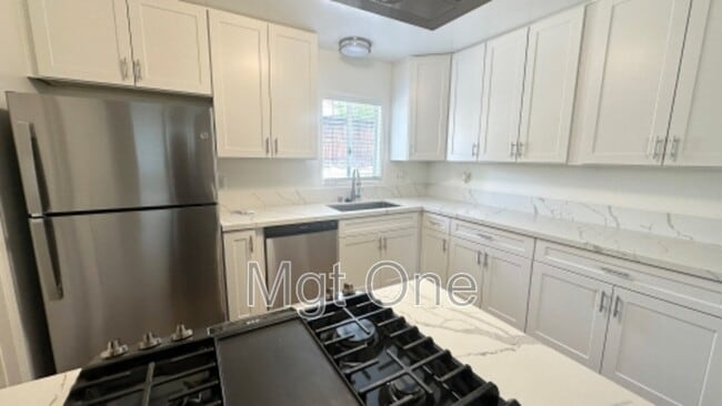 Photo - 425 Glenhill Dr House