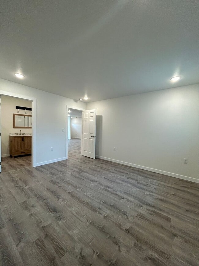 Building Photo - 2652 Roseanne Ct
