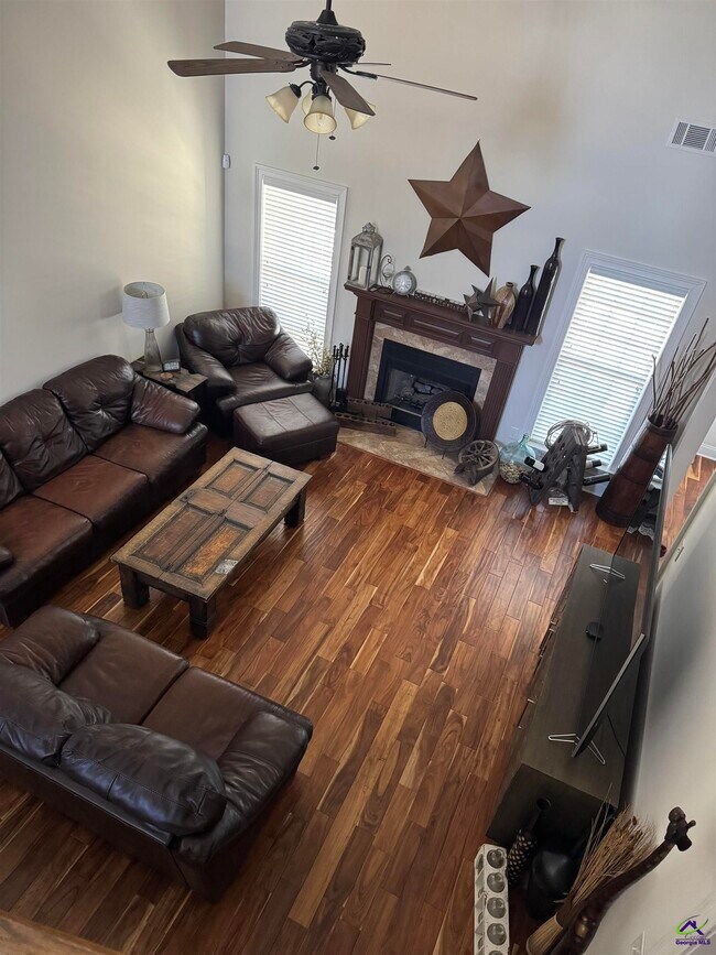 Foto del edificio - 305 Taylor Elaine Dr