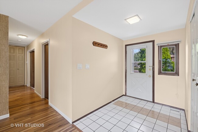 Building Photo - 985 Heartwood Ln