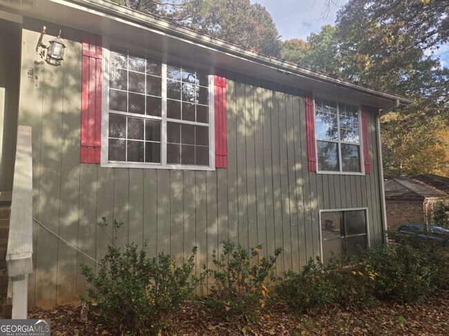 Building Photo - 4751 Valley Dale Dr SW