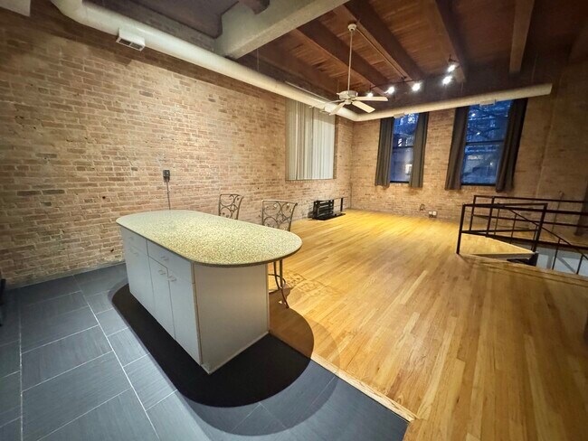 Foto del edificio - 1122 W Newport Ave