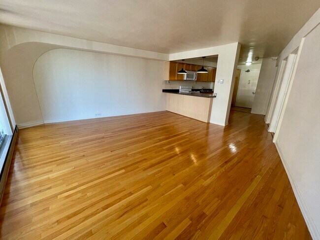Foto del edificio - 300 N State St