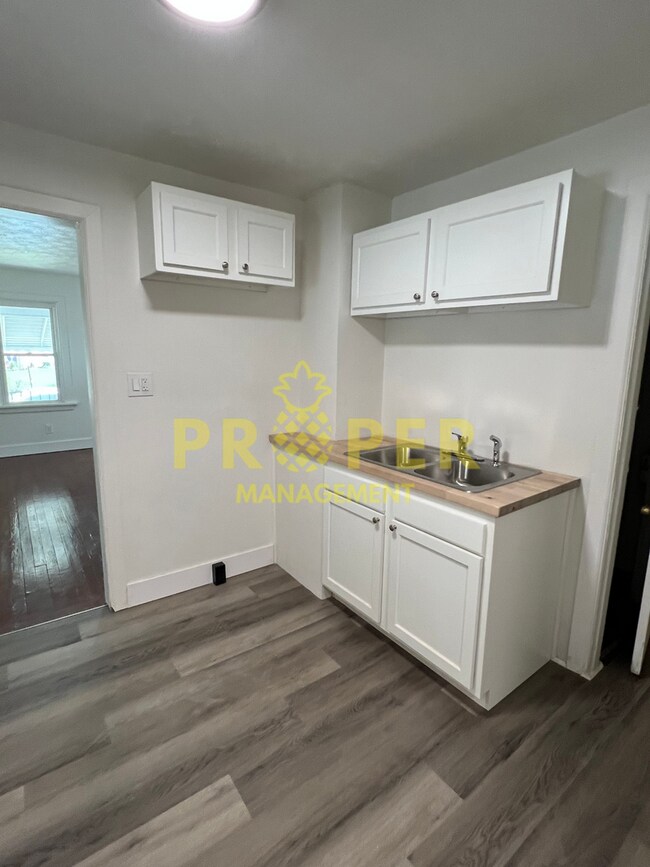 Foto del edificio - 3 bedrooms 1 bathroom house