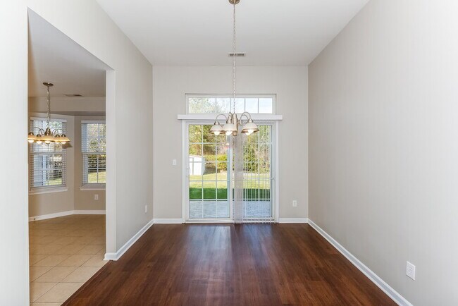 Foto del edificio - 5238 Courtfield Dr