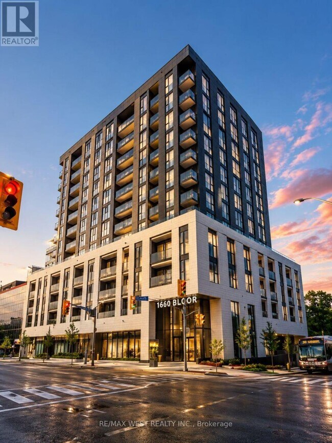 Building Photo - 1660 Bloor St W