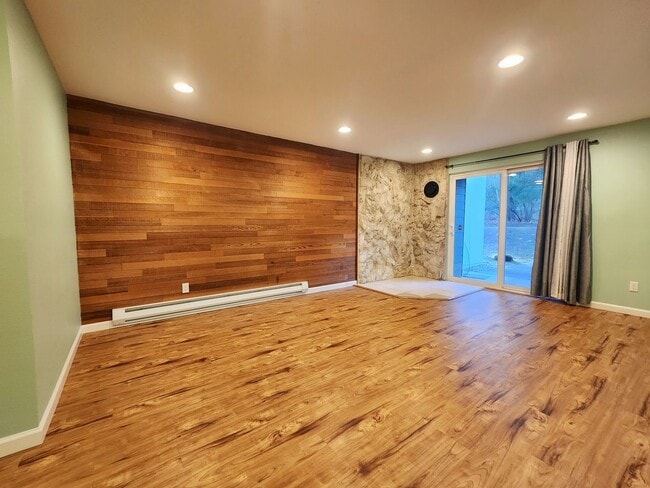 Photo - Newly Remodeled 2 Bed 1.5 Bath Condo in Be...