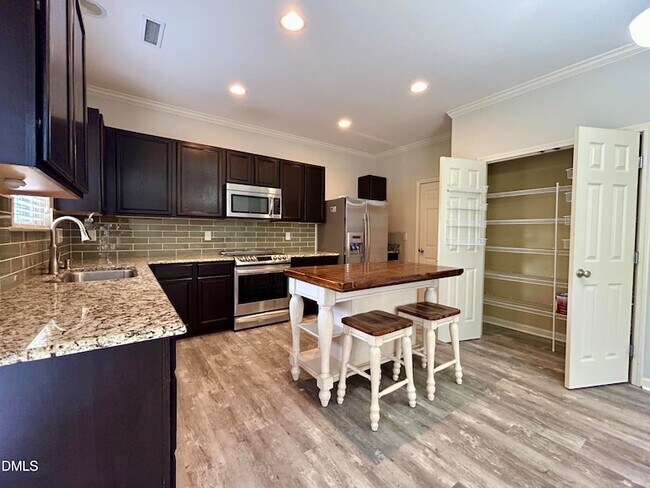 Foto del edificio - 2115 Old Rosebud Dr