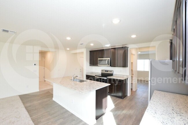 Foto del edificio - 2477 N Mcdonald Ln