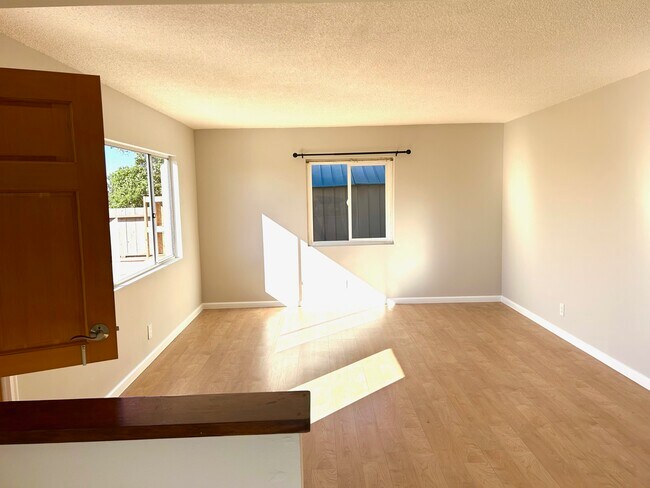 Building Photo - 919 S Vulcan Ave