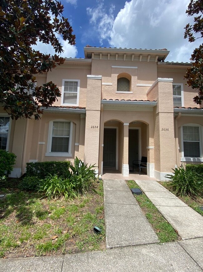 Building Photo - Three Bedroom unfurnished town house (Kiss...