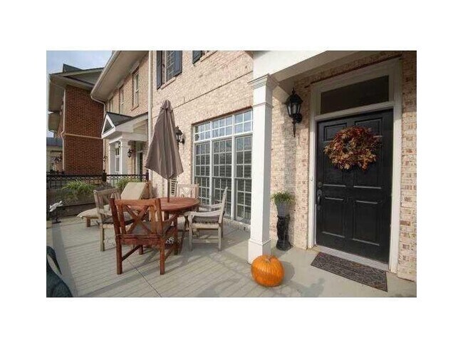 Building Photo - 8 Buford Village Walk