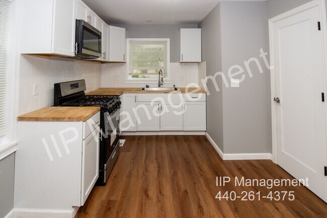 Foto del edificio - 21500 Lakeshore Blvd