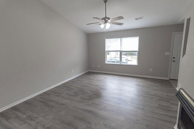 Foto del edificio - 1330 Godas Cir