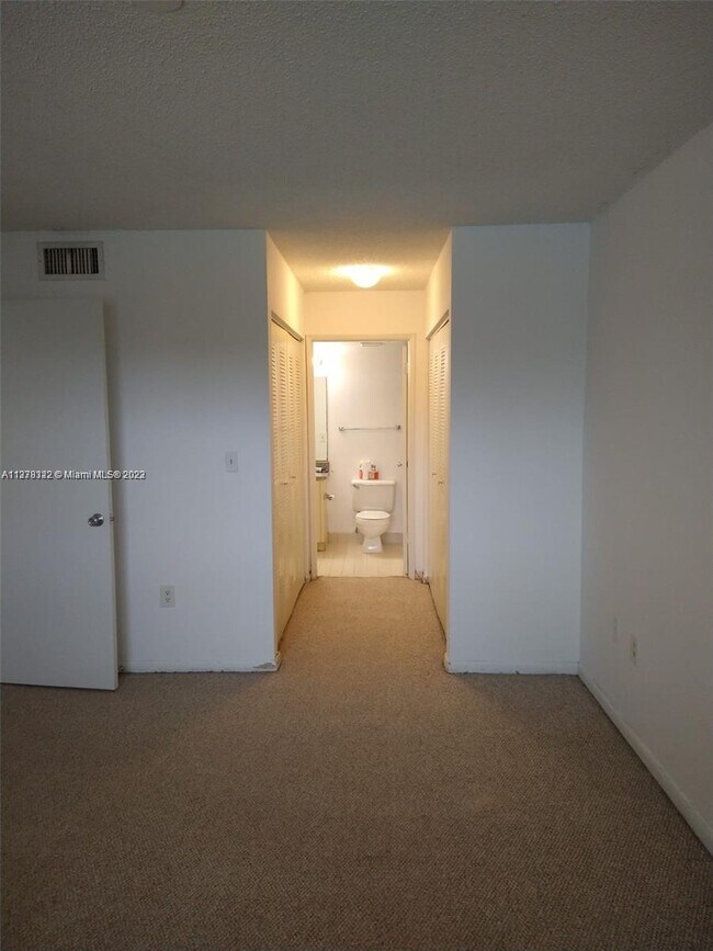 Foto del edificio - 9907 Nob Hill Ln