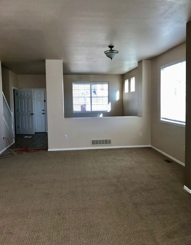 Building Photo - 4 bed/ 2.5 bath Home in South Fort Collins