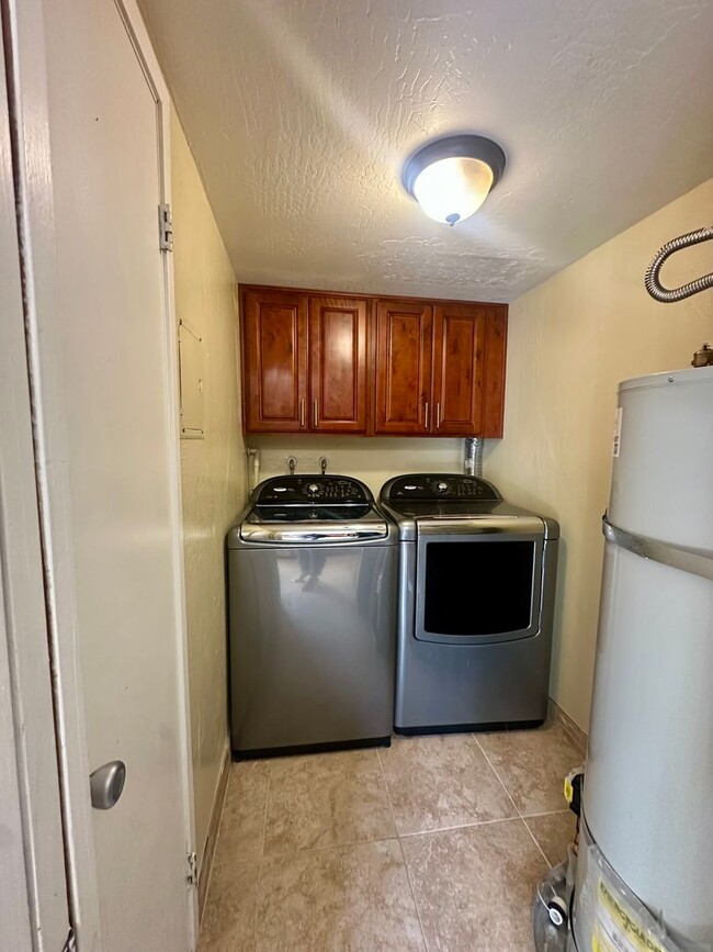 Foto del edificio - 2 Bed (Both are Master-Suites) and 2.5 Bat...