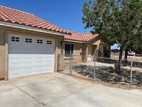 Building Photo - 9236 Peach Ave