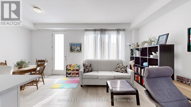 Building Photo - 28 Sorbara Wy