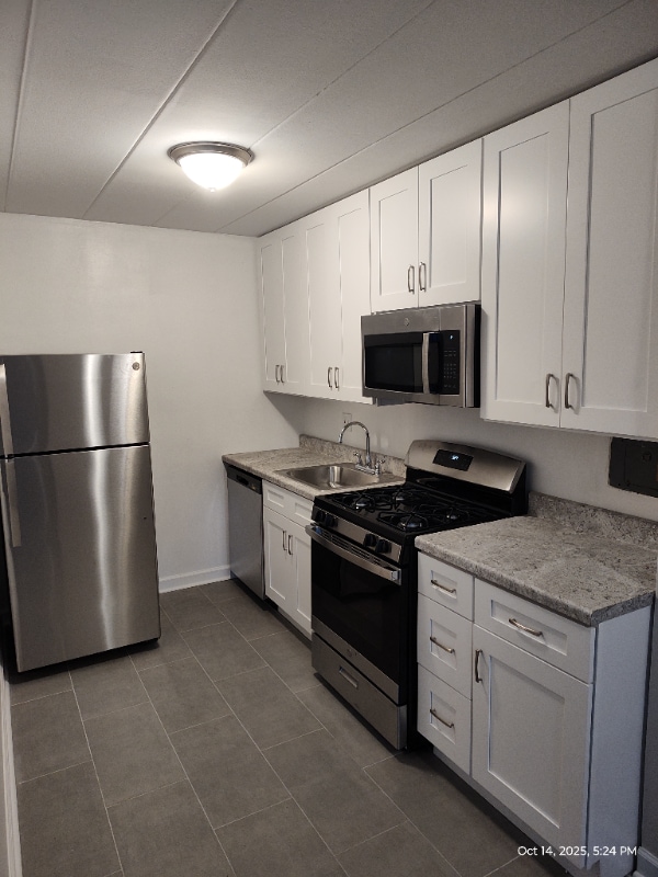 Primary Photo - 7301 N Ridge Blvd