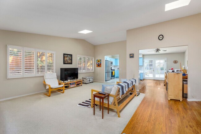Foto del edificio - 3 Bed 2 Bath House in Scripps Ranch