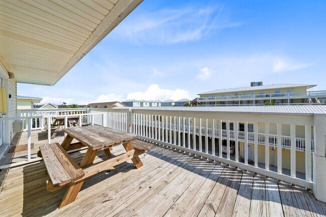 Foto del edificio - 1118 W Beach Blvd