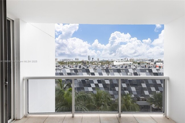 Building Photo - 1800 Sunset Harbour Dr
