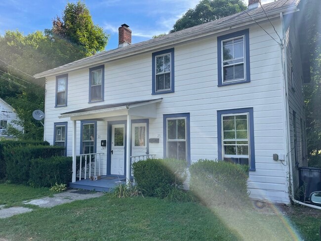 Building Photo - 25 Thompson St