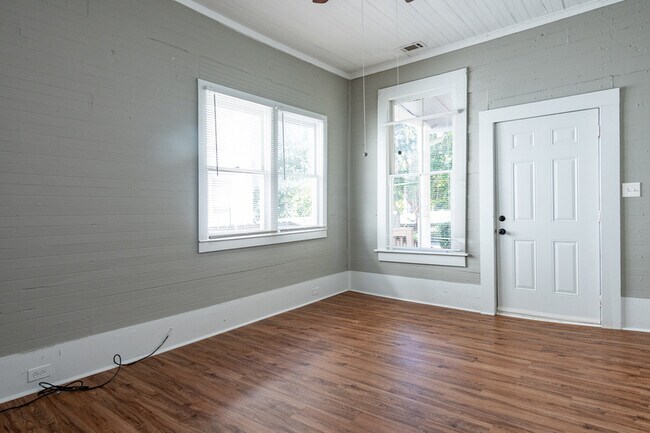 Foto del edificio - 112 Bradley St NE