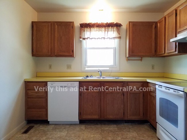 Building Photo - 10 E Front St Apt J