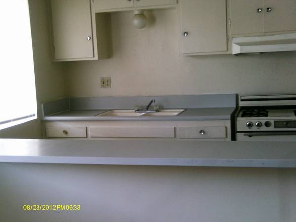 Building Photo - Elm Village Apartments