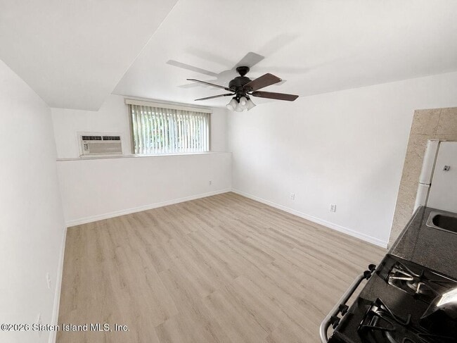 Building Photo - 38 Pebble Ln