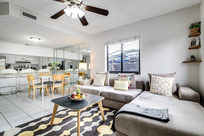 Foto del edificio - 7499 SW 10th St