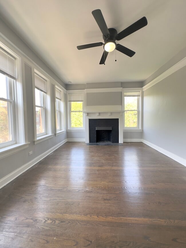 Building Photo - 1251 W Rosemont Ave