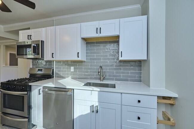 Foto del edificio - 715 Truman Pkwy