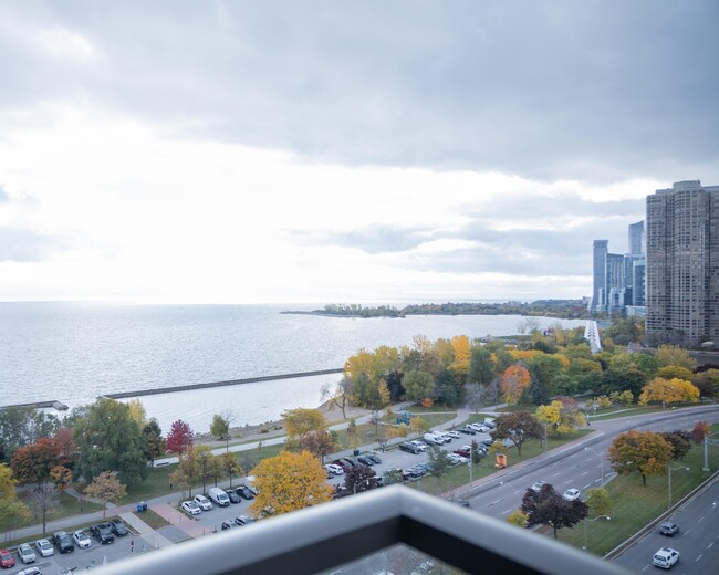 Photo du bâtiment - 1928 Lake Shore Blvd W