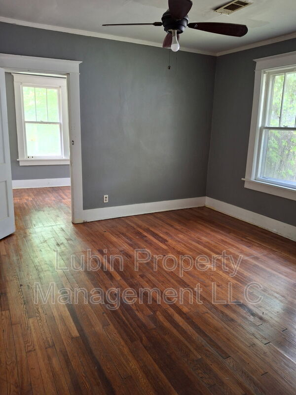 Building Photo - 3239 Choctaw Ave