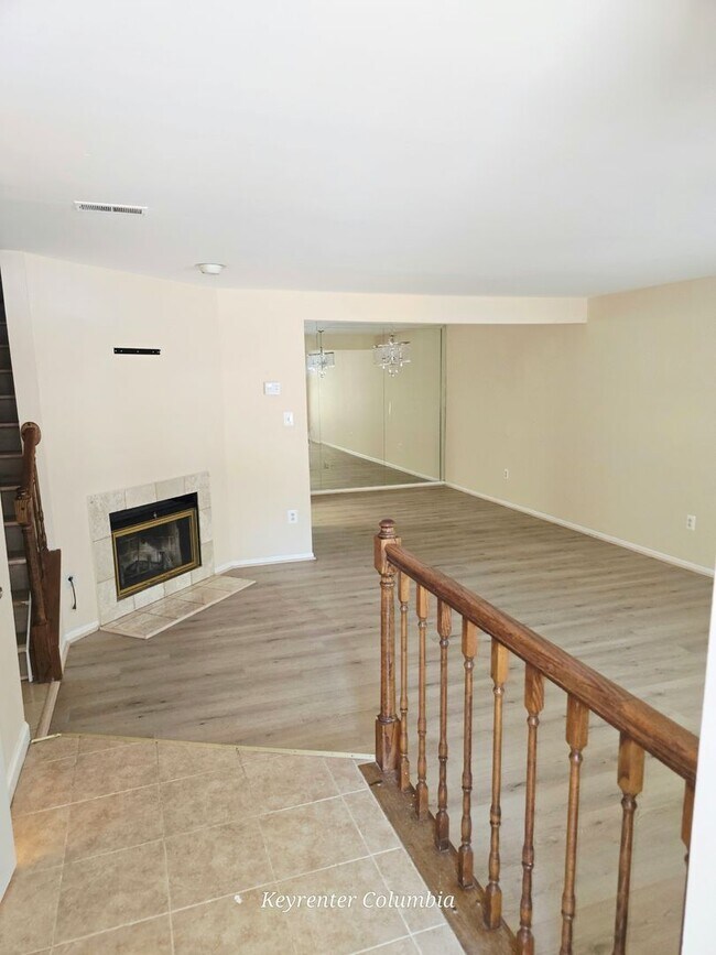 Foto del edificio - Beautiful 3BR Townhome in Burtonsville | Garage, Deck & Community Amenities