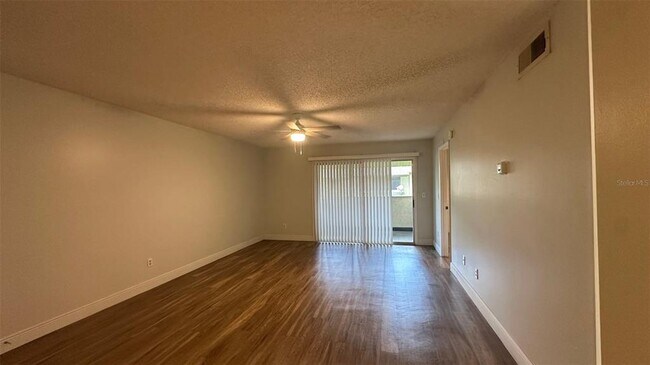 Foto del edificio - 6126 Curry Ford Rd